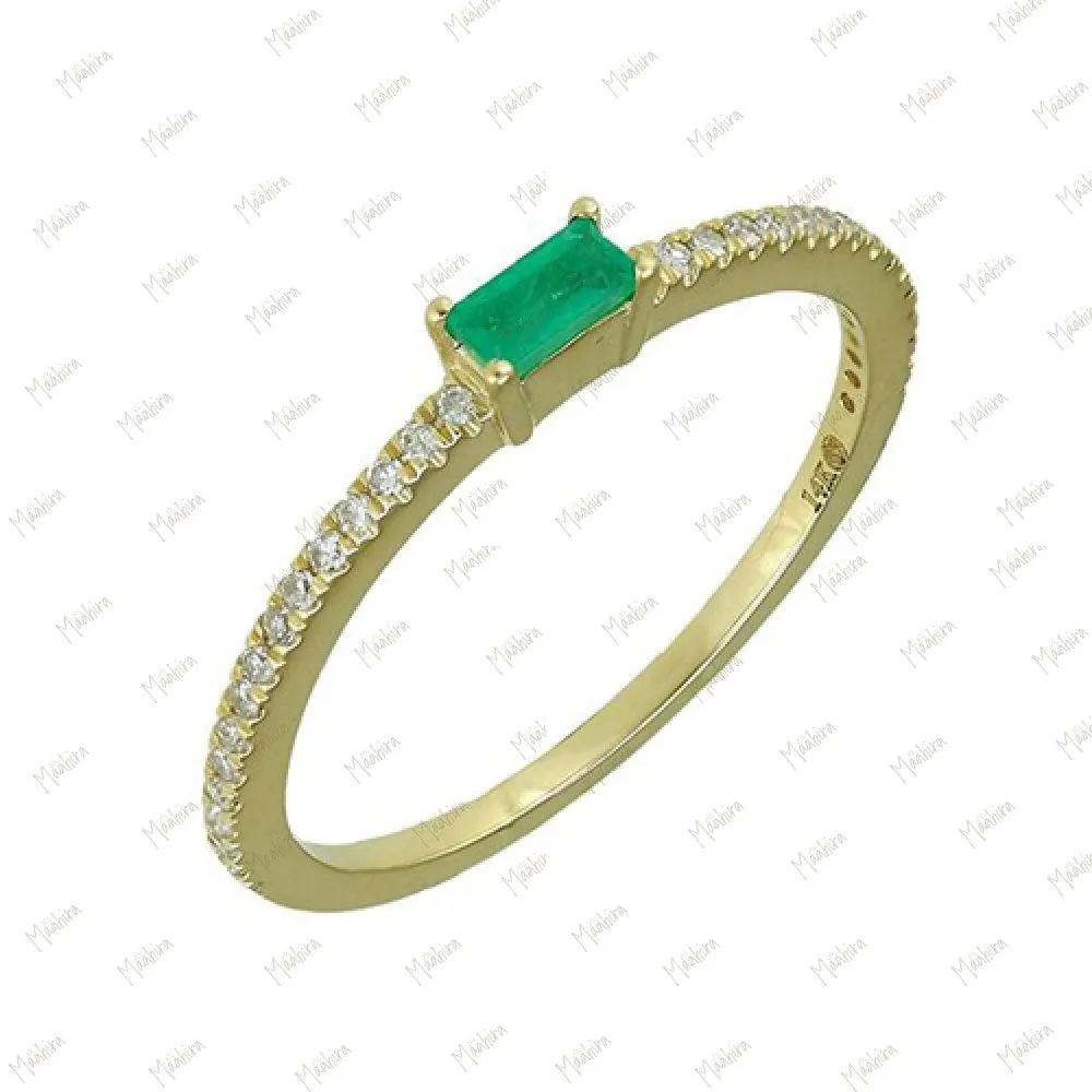 Diamond Emerald Minimalist Ring in US Size 6