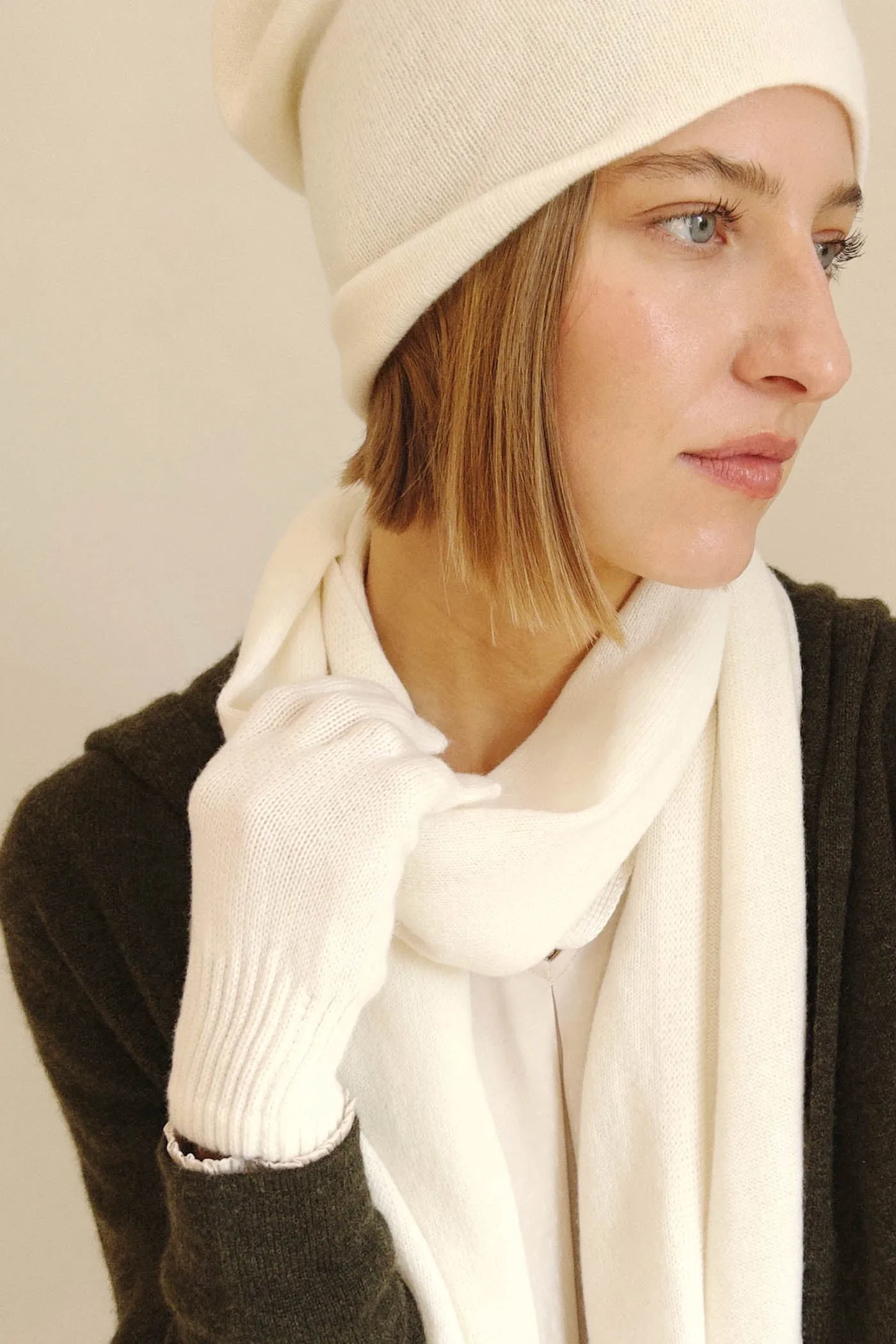 White cashmere gloves for women